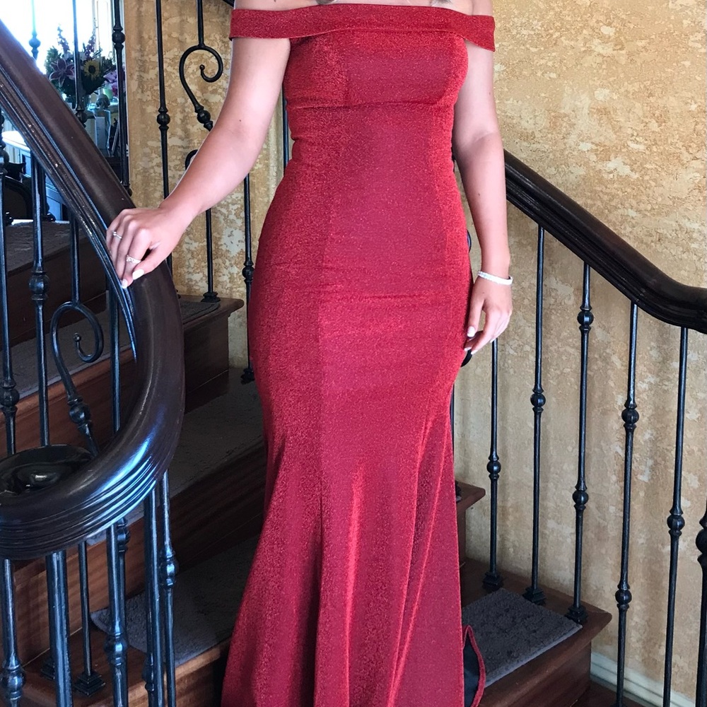 Elegant Off-Shoulder Red Evening Dress